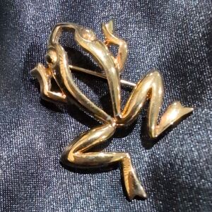 Vintage Gold tone Frog Brooch